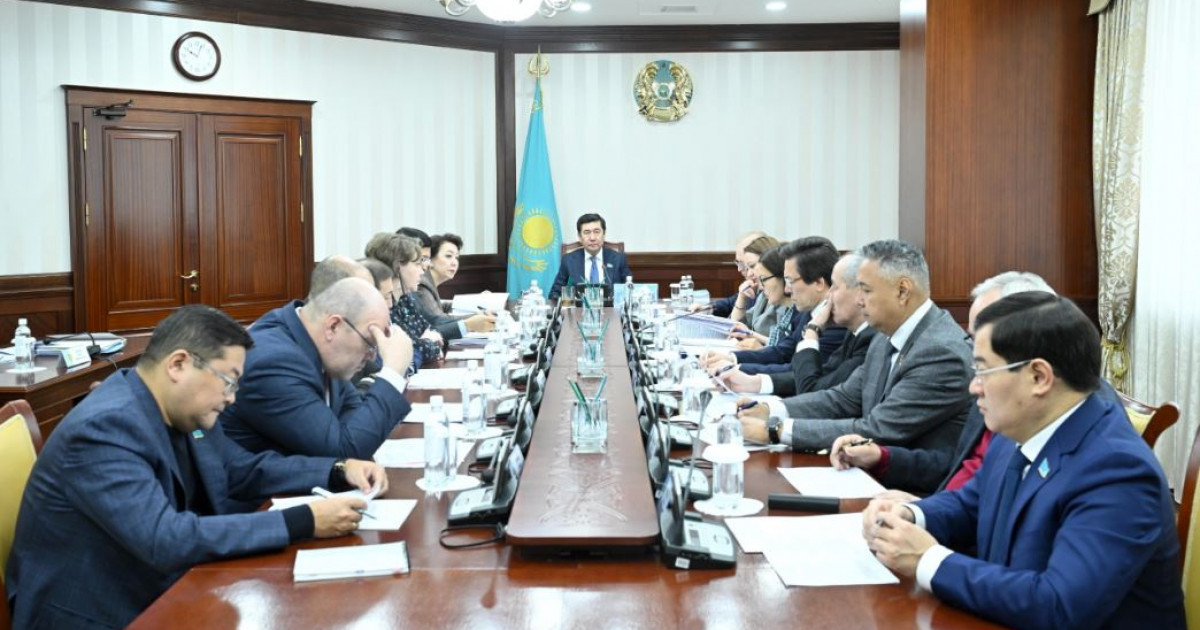 Мемлекеттік қызмет туралы заң жобасын қарайды