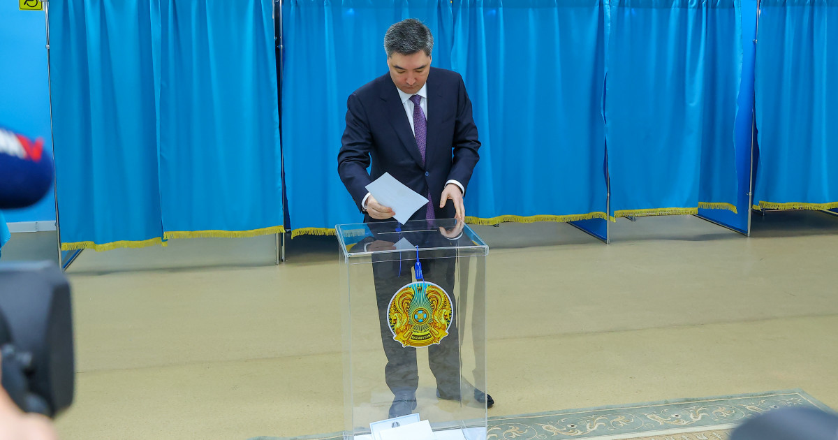 Премьер-министр Олжас Бектенов еліміздің жаңа Конституциясын қабылдау жөніндегі референдумда дауыс берді