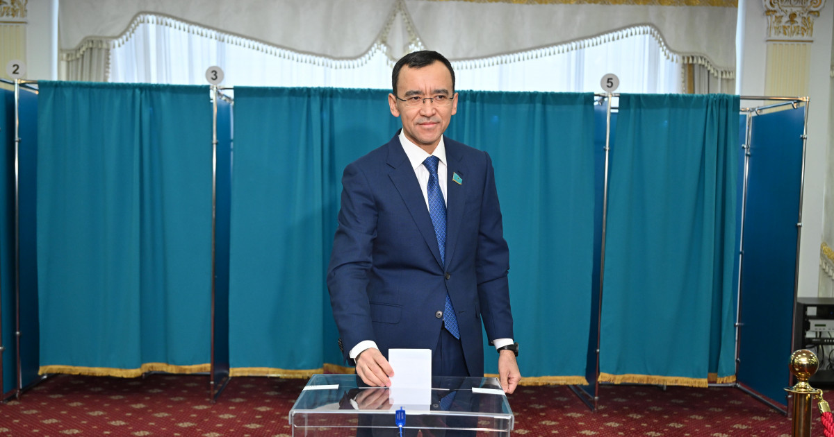 Сенат Төрағасы Мәулен Әшімбаев жаңа Конституция бойынша өтіп жатқан референдумда дауыс берді