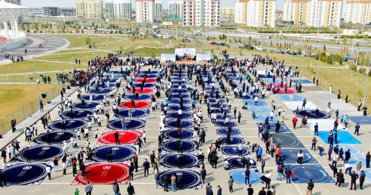 Түркістанда бір мезетте 1 мың бала асық ойнап, тарихи рекорд тіркелді