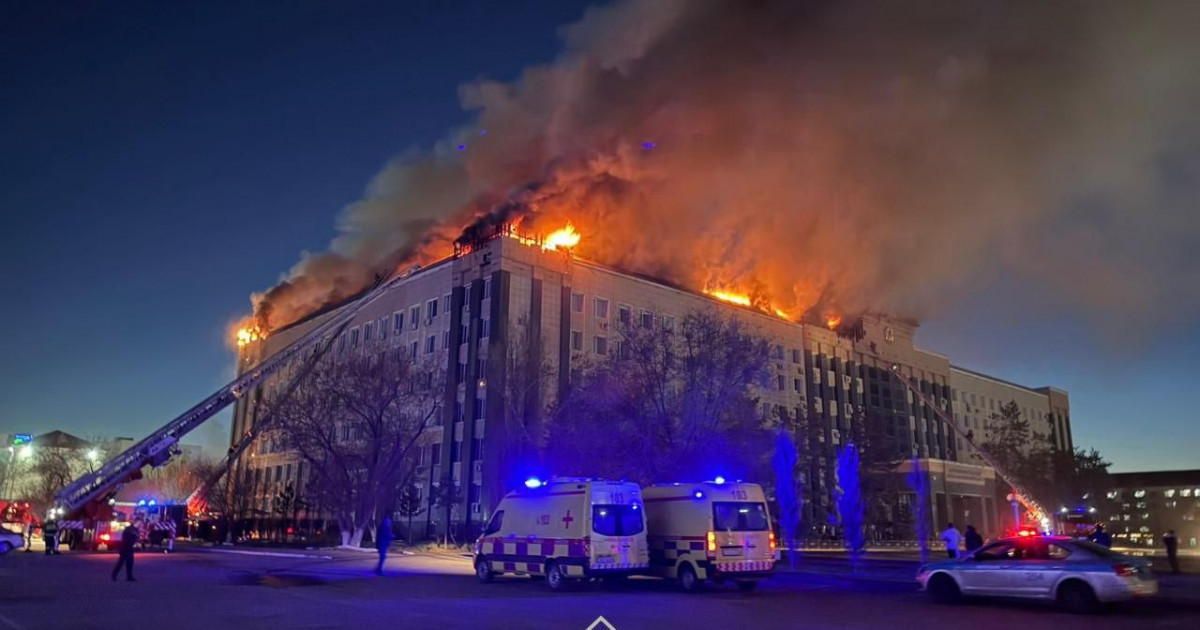 Ақтөбеде әкімдік ғимараты жанып жатыр