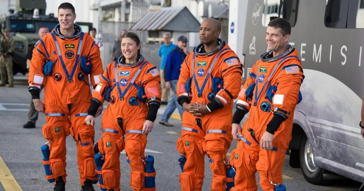 Айға ұшқан «Артемида II» миссиясының экипажы Жерге оралды