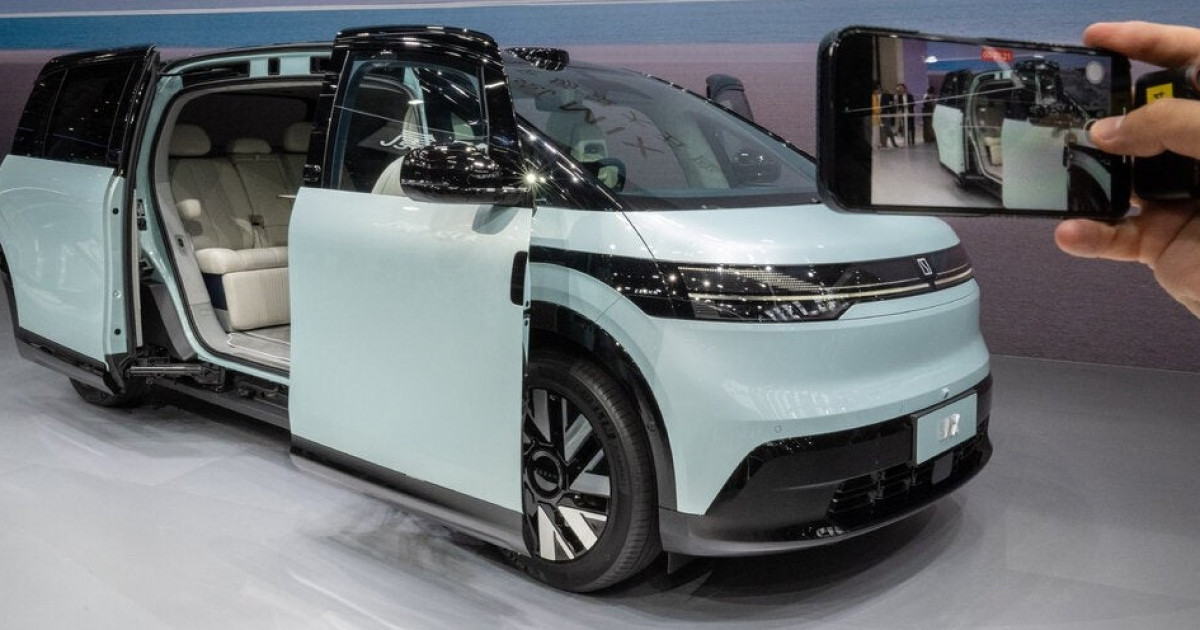 Қытайлық BYD компаниясы қызметкерлерін құлдыққа ұқсас жағдайда жұмыс істеуге мәжбүрлеген