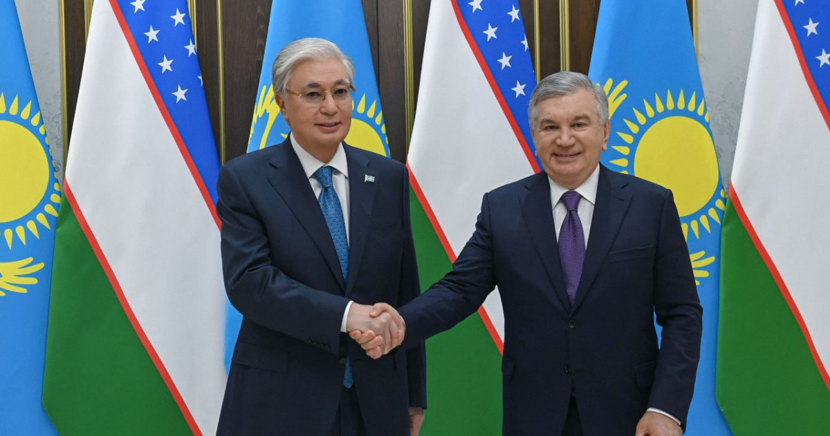 Мемлекет басшысы Қасым-Жомарт Тоқаев Өзбекстан Президенті Шавкат Мирзиёевпен бейресми кездесу өткізді