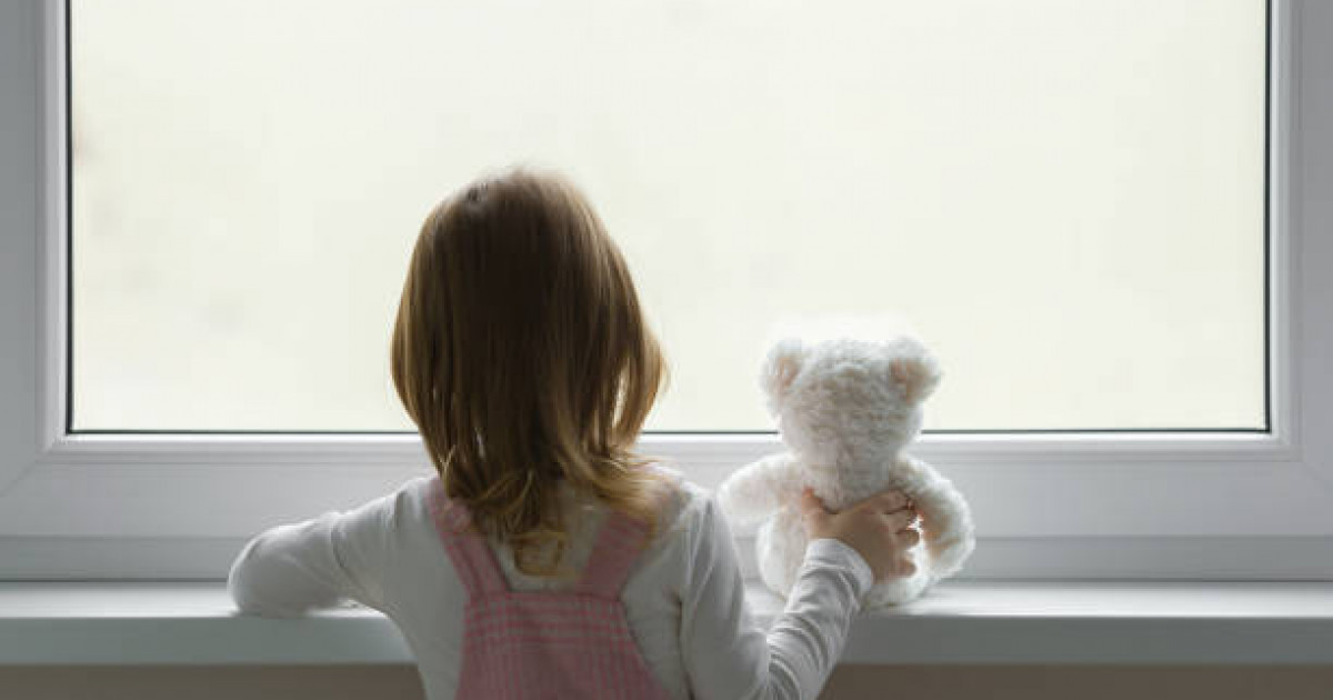 Полиция ата-аналарға балаларды терезеден құлаудан қорғау жолдарын ескертті