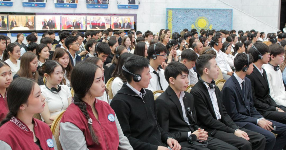 STEM: жасанды интеллектке негізделген білім