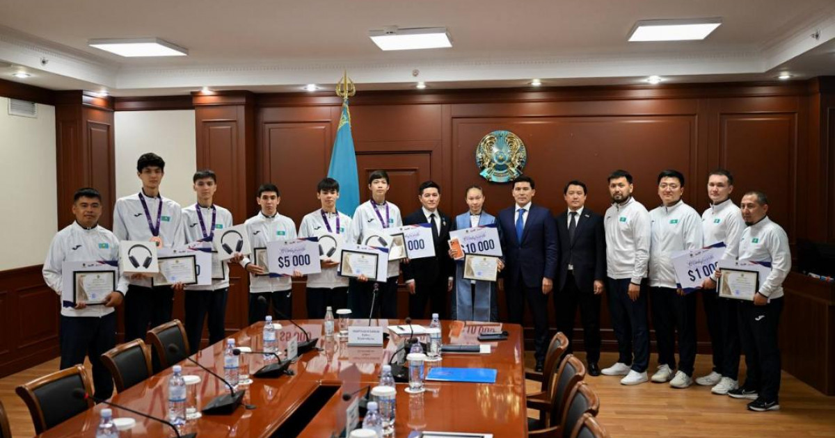 Таэквондодан әлем чемпионы Айым Серікбаеваға құрмет көрсетілді