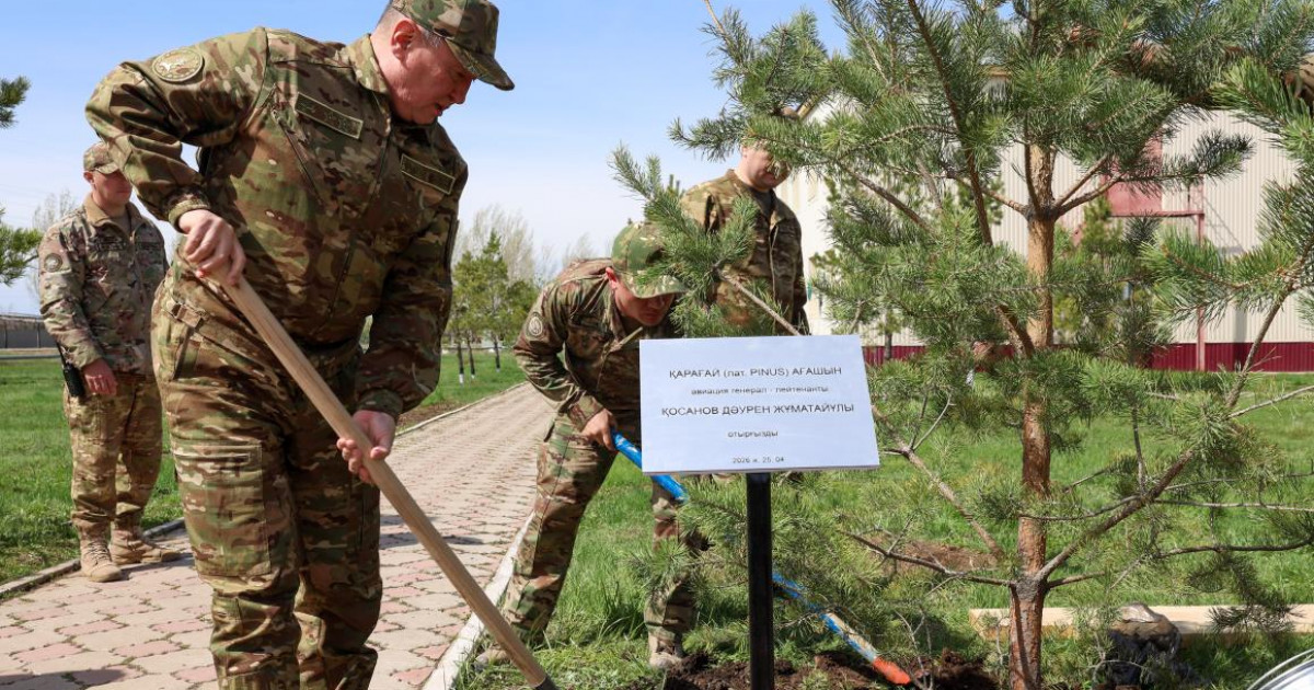 «Таза Қазақстан»: Қорғаныс министрі мен әскери қызметшілер сенбілікке шықты