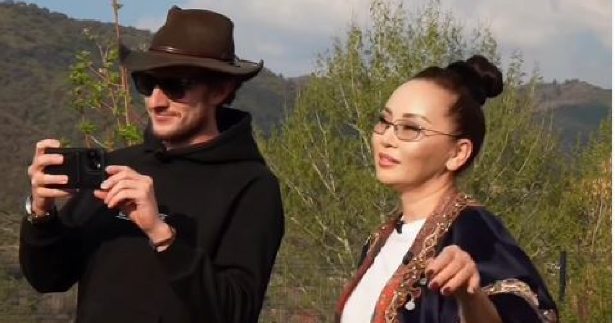 Тұрсын Алагөзов пен Баян Мақсатқызы шетелдік танымал блогерді үйіне шақырды (видео)