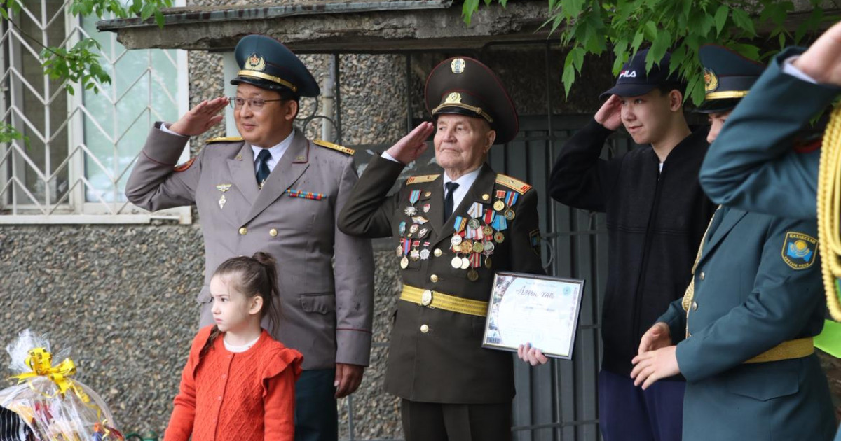 Ұлттық ұлан тыл ардагерлеріне құрмет көрсетті