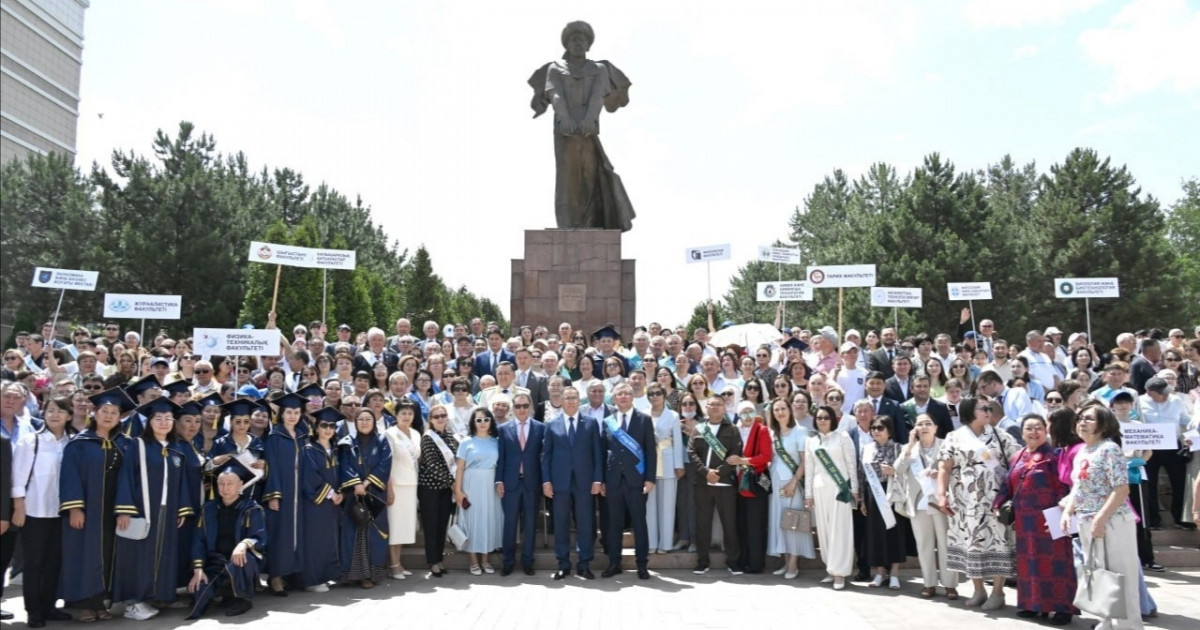 Университет мақтанышы: ғылымды алға жетелеген түлектер
