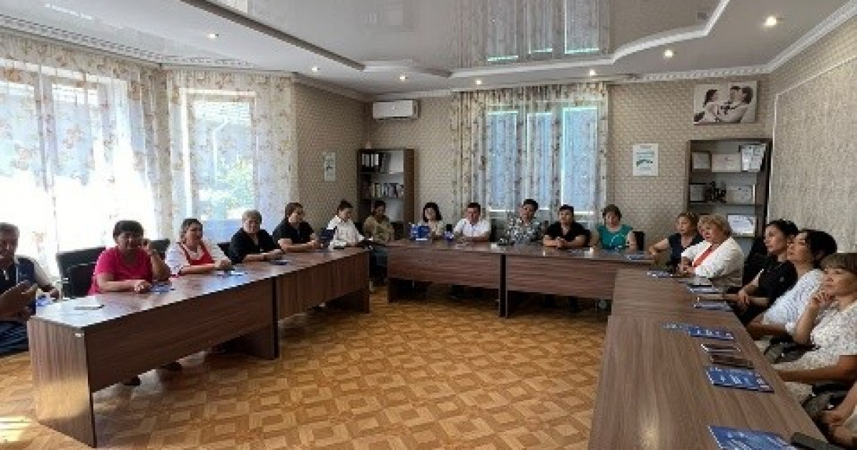 «Ақ жол» партиясы «Жанұя» орталығының еңбек ұжымымен пікір алмасты