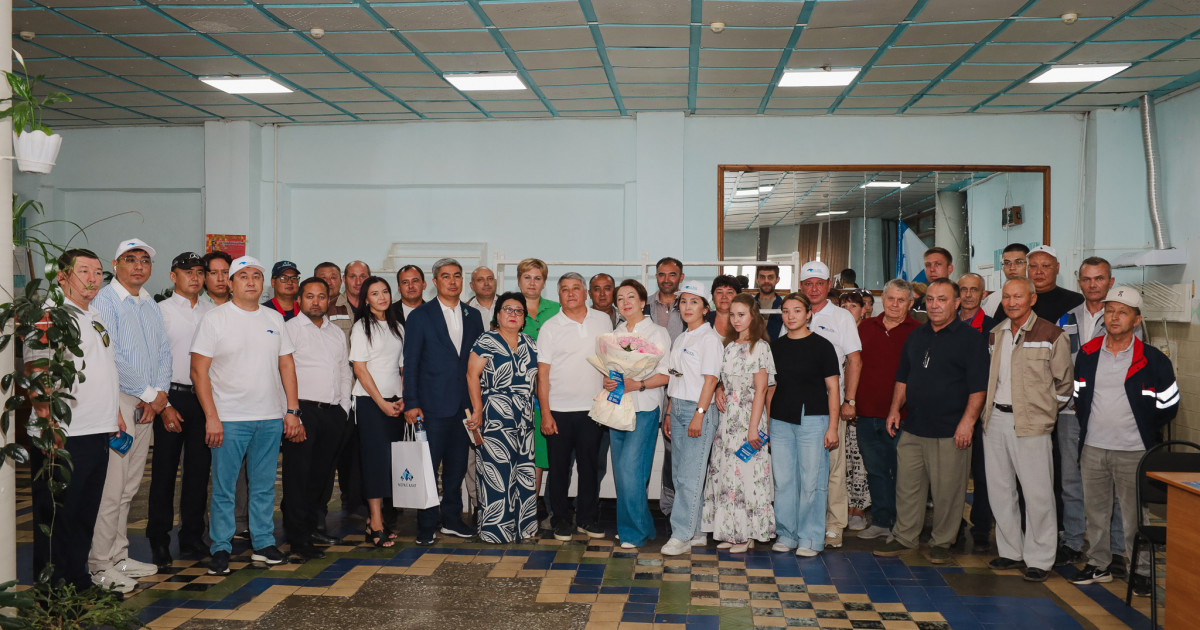 «Ақ жол» партиясының өкілдері Меркі қант зауытының ұжымымен кездесті