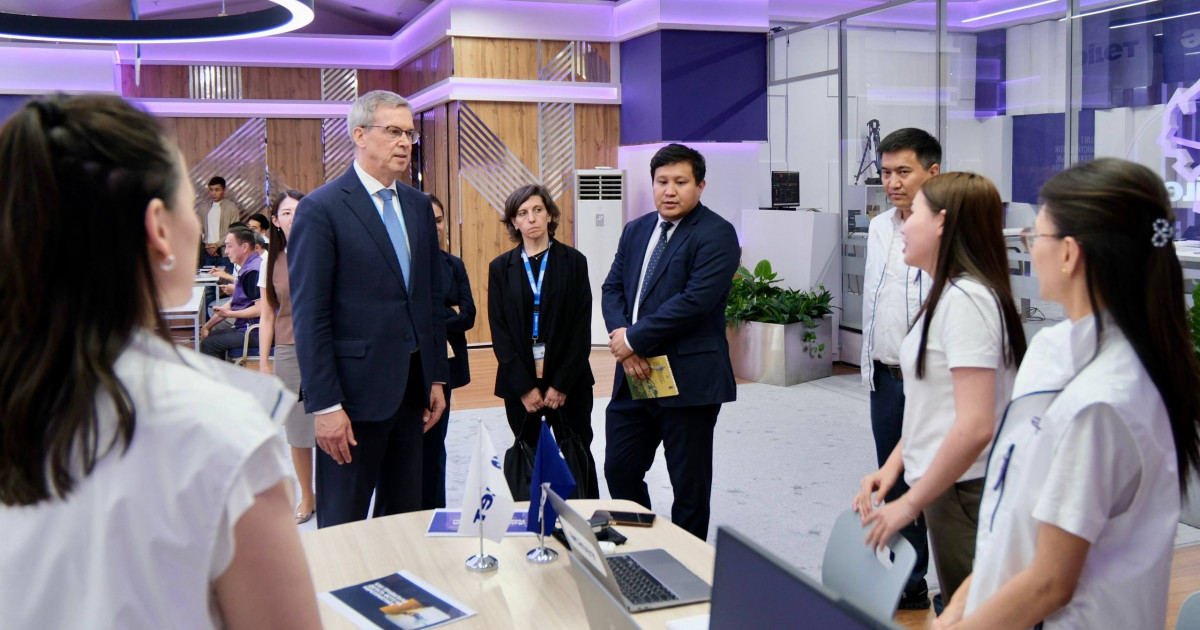 Халықаралық байқаушылар «Әділет» партиясы штабының жұмысымен танысты