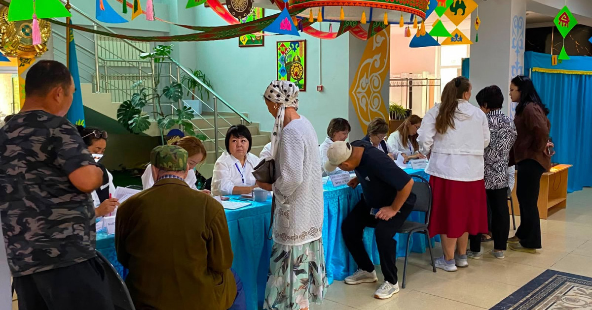 Құрылтайға тарихи сайлау: қазақстандықтар таң сәріден жаппай дауыс беруге келіп жатыр
