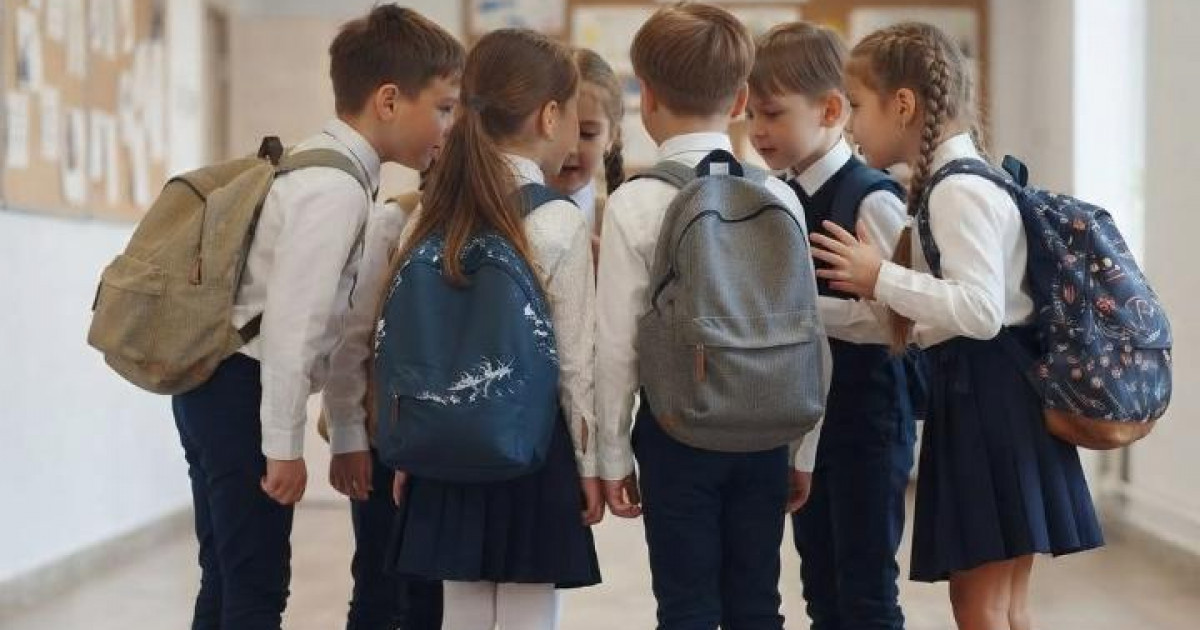 Мектеп cөмкесінің салмағы қанша болуы керек?