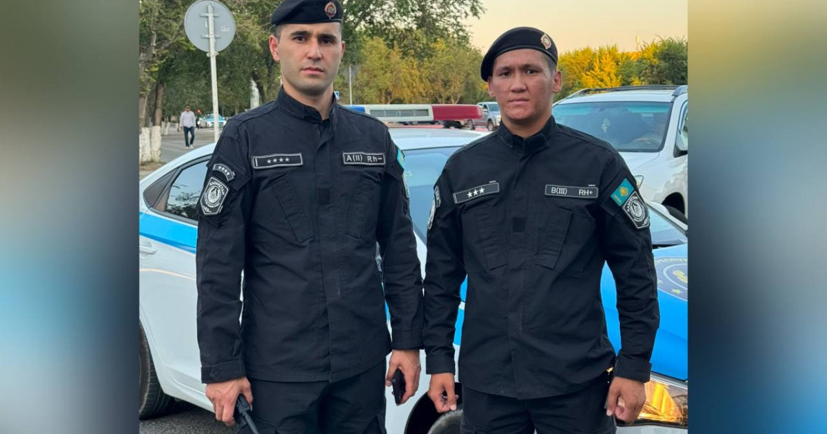 Полицейлер дүкенде есінен танып қалған адамды құтқарды