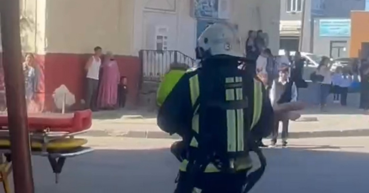 Атырауда ТЖМ қызметкерлері өрт кезінде бес адамды құтқарды