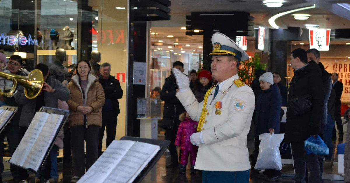 Оралда Ұлттық ұланның әскери оркестрі тұрғындарға ерекше көңіл күй сыйлады