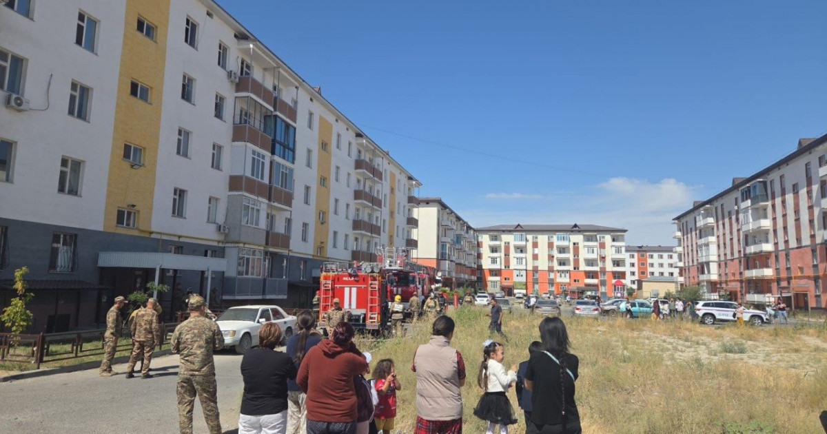 Таразда пәтер өртеніп, құтқарушылар 79 адамды эвакуациялады