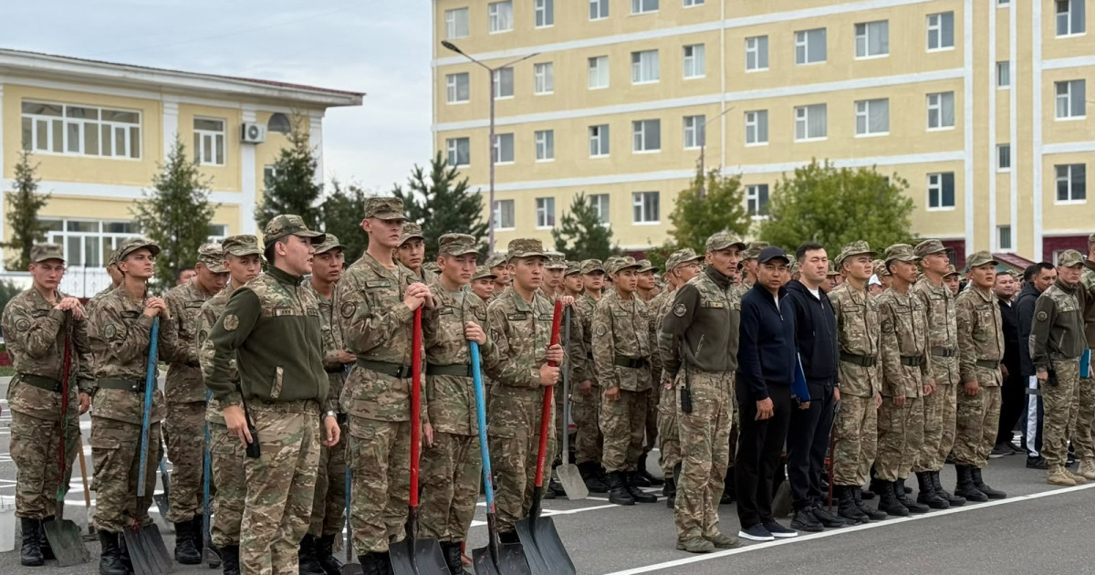 Тазалық – ортақ міндет: 5573 әскери бөлімінің жеке құрамы сенбілікке шықты