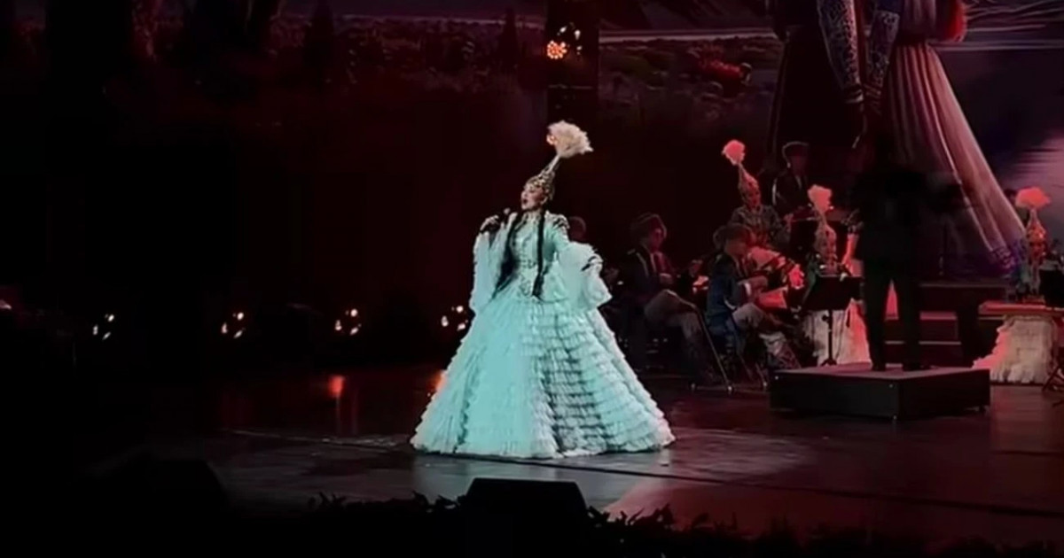 Мәдина Сәдуақасова Қытайда өнер көрсетті
