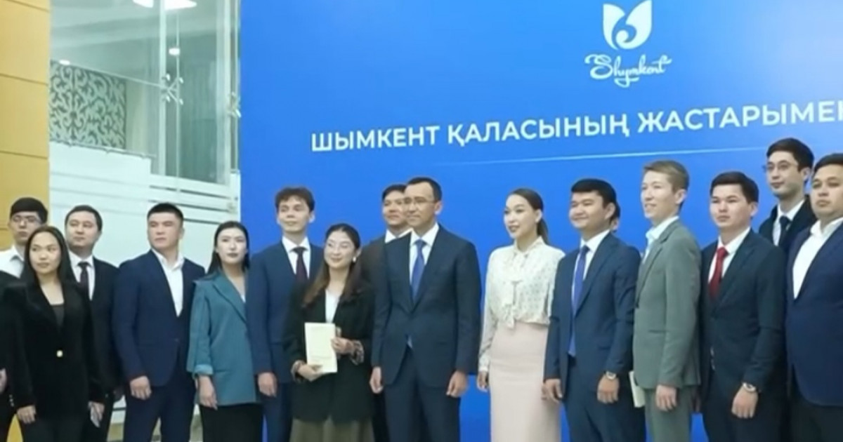 Мәулен Әшімбаев Шымкенттің белсенді жастарымен кездесті