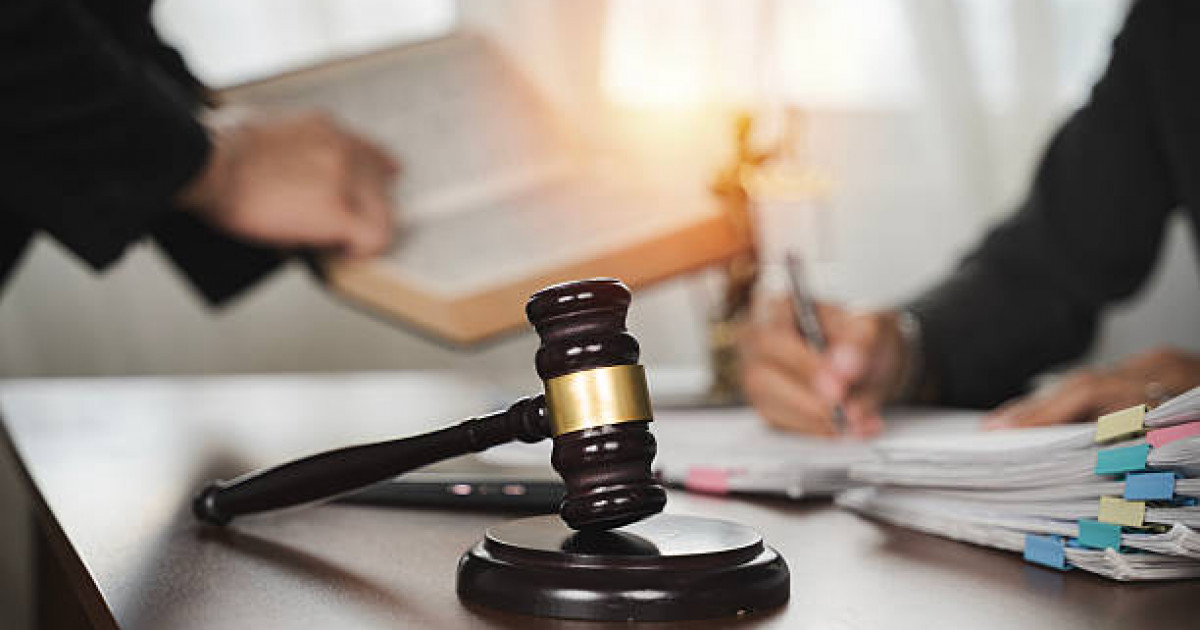 Оралда көлік нөміріне балағат сөз жазған жүргізушіге 86 мың теңге айыппұл салынды