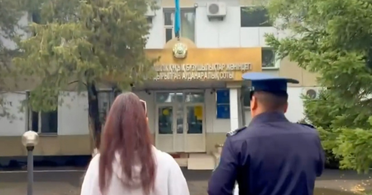 Талдықорғанда TikTok эфирінде балағат сөз айтқан әйел жазаланды