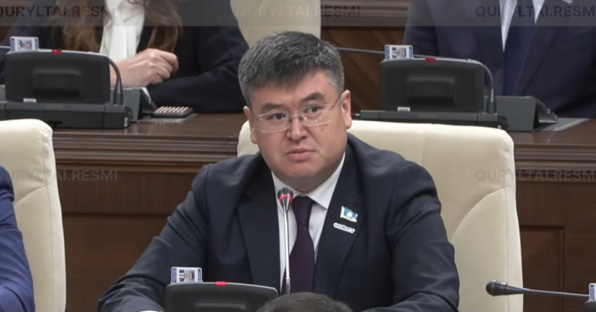 Тұрғындарды тозығы жеткен үйлерден көшіру керек – Әмірбек Оспанбеков