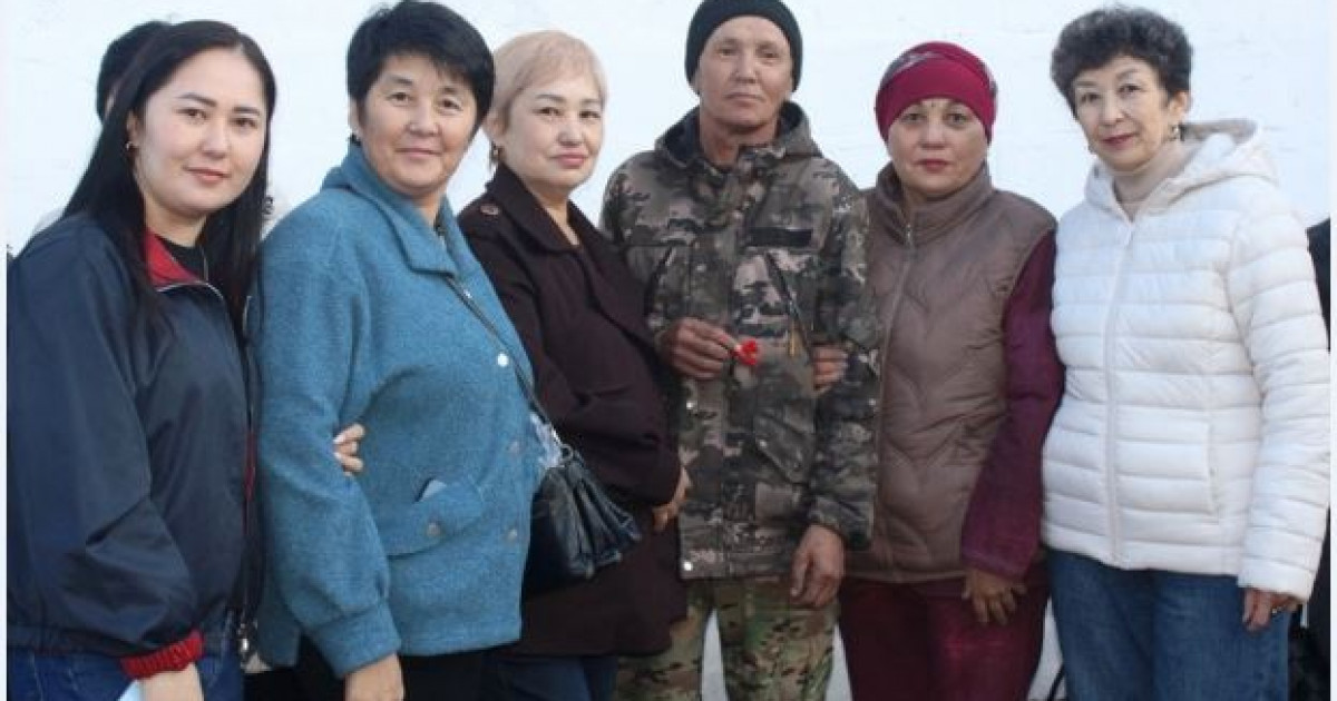 Жеті отбасы үйлі болды